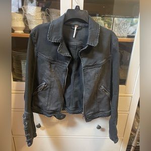 Woman’s free people jean jacket black medium size
